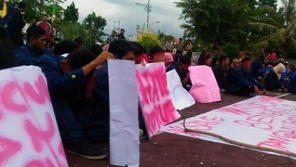 Mahasiswa Gelar Aksi Unjuk Rasa di Kejari Bengkalis